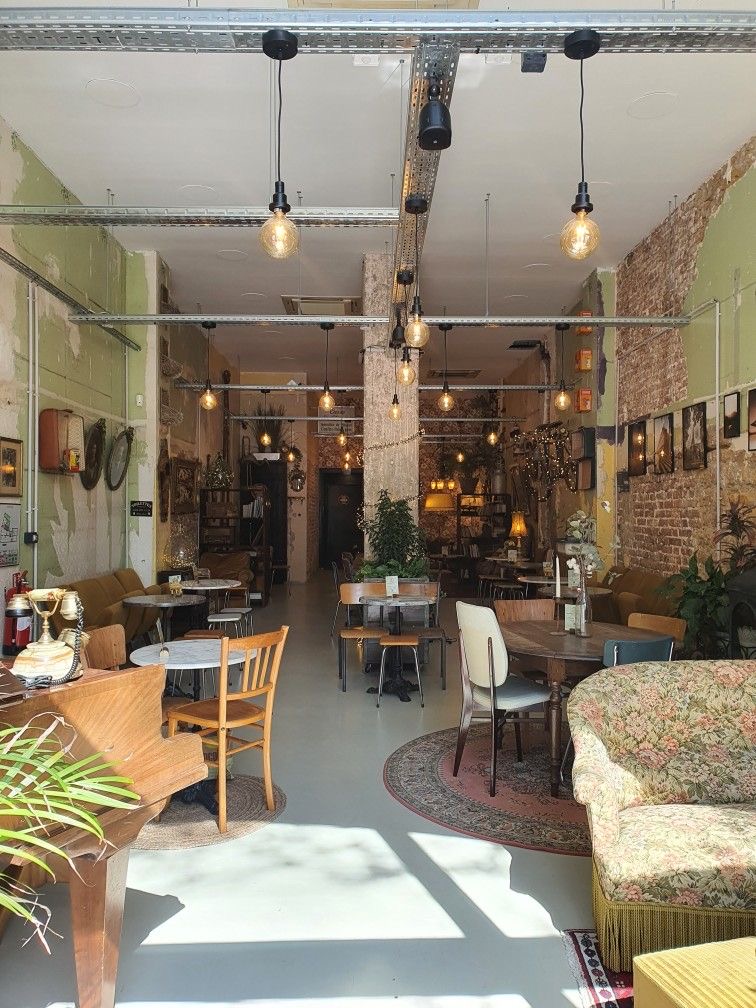 Cobweb Coffee interiér kavárny